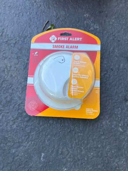 Photo of free Gas can and smoke alarm (Swan Terrace & Fort Hunt Rd) #1