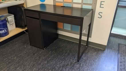Photo of free Small Desk (Lynnwood, near Goodwill) #2