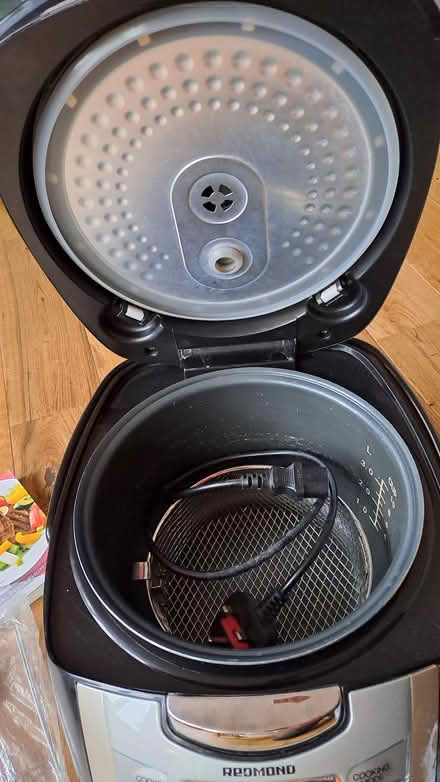 Photo of free Redmond Multicooker (New Malden KT3) #2