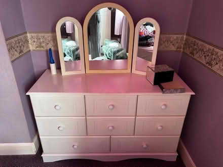 Photo of free Chest of drawers and mirorr (Bridgnorth - Morfe Road) #1