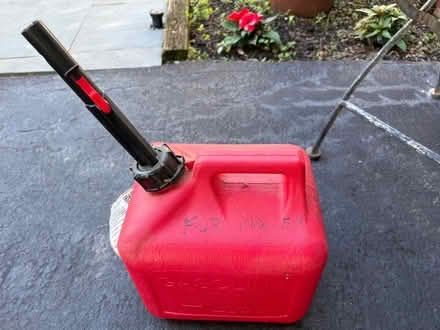 Photo of free Gas can and smoke alarm (Swan Terrace & Fort Hunt Rd) #2