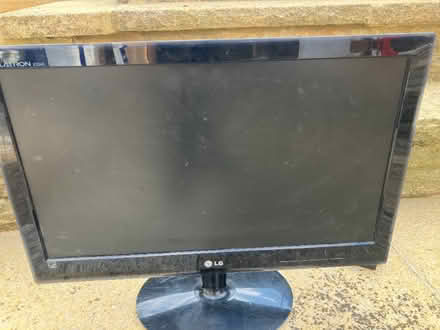 Photo of free LG LCD flat screen monitor (Lightwater GU18) #1
