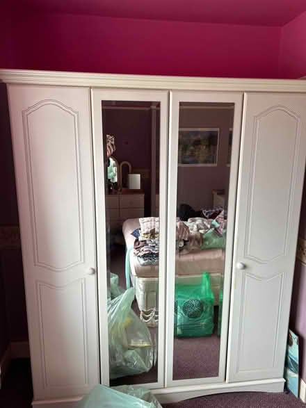 Photo of free Wardrobe with mirrored doors (Bridgnorth - Morfe Road) #1