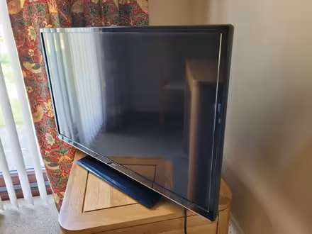 Photo of free 32" TV - Faulty (Walderslade ME5) #1