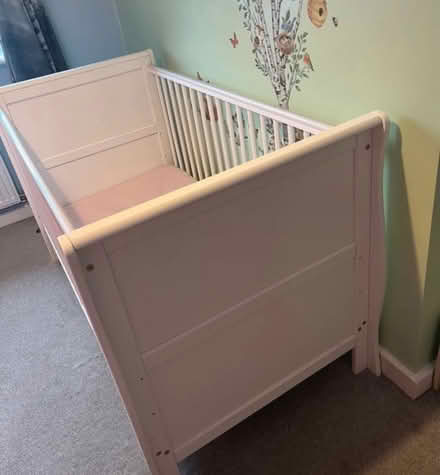 Photo of free White cot bed (Chessington Surrey) #2