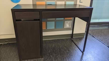 Photo of free Small Desk (Lynnwood, near Goodwill) #1