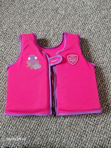 Photo of free Swimming vest Aged 4-6 years (Frome, Somerset) #1