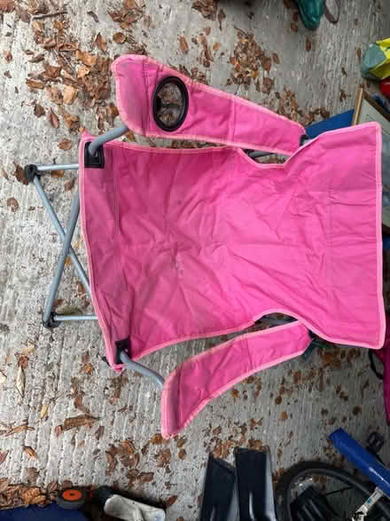 Photo of free Pink folding picnic chair (CR5) #1