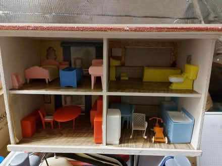 Photo of free Dolls house with sliding front (Slough Britwell area SL2) #1