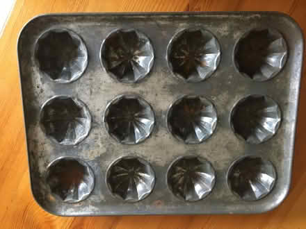 Photo of free Baking tray with shaped moulds for small cakes (Tattenhall CH3) #1