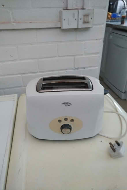 Photo of free 2 slot toaster (Rakegate Estate WV10) #1