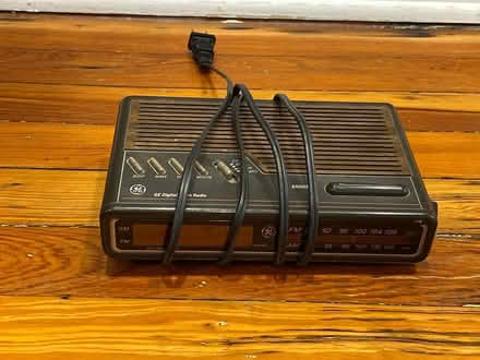 Photo of free GE clock radio (Dupont Circle) #1