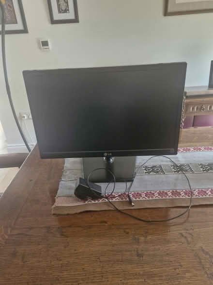Photo of free LG monitor (Coulsdon CR5) #1