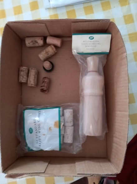 Photo of free wine making corker and corks (Sopwell AL1) #1