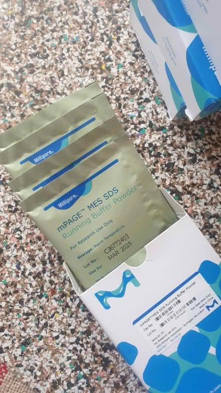 Photo of free Running buffer powder (CT5) #3