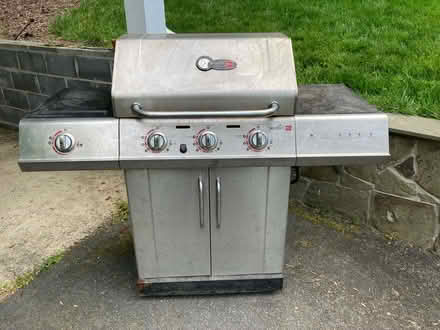 Photo of free Gas Grill (2503 Pinoak Lane) #1