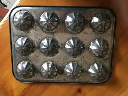 Photo of free Baking tray with shaped moulds for small cakes (Tattenhall CH3) #2