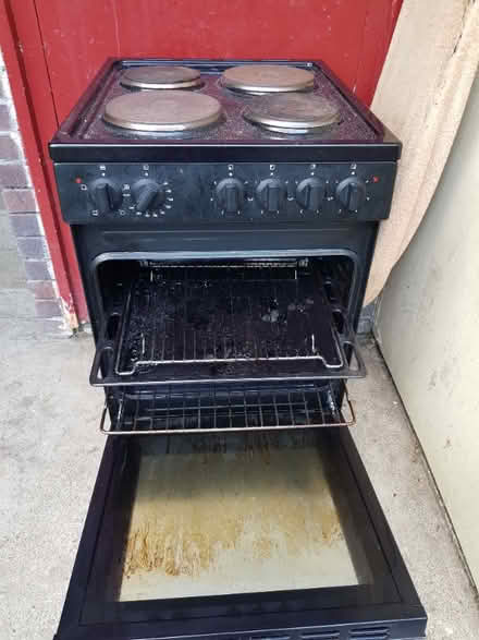 Photo of free Electric cooker. (Stannington S6) #3