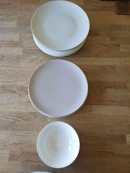 Photo of free Plates and bowls (Steeple Aston OX25) #1