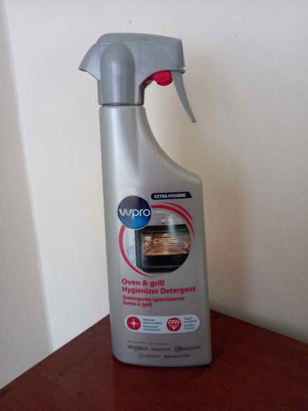 Photo of free Wpro oven cleaner (RG6) #1