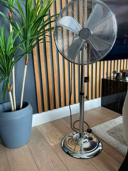 Photo of free Metal fan - needs repair (Bayswater, W2) #1