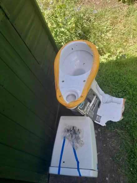 Photo of free Complete toilet and cistern (Walsworth SG4) #1