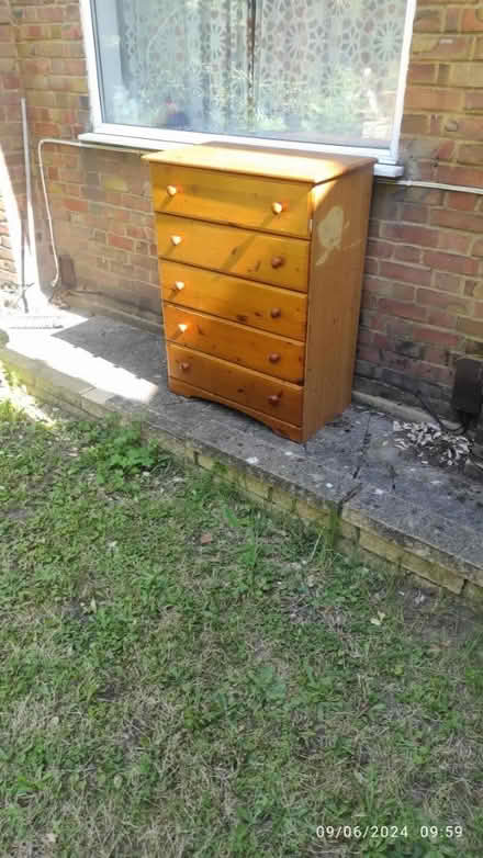 Photo of free Chest of drawers (SE19) #1