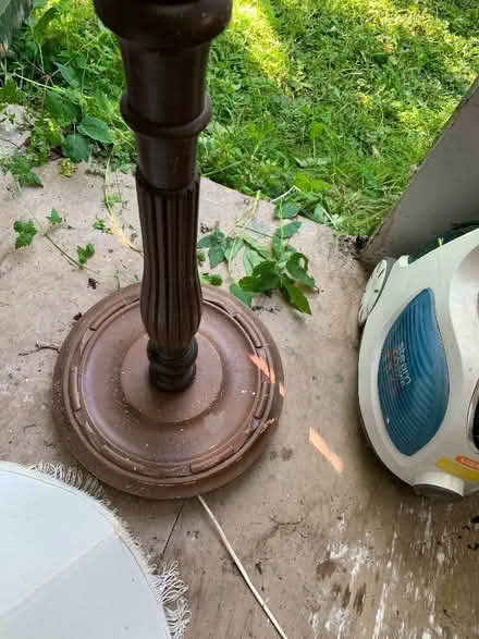 Photo of free Classic floor lamp & shade (The Goggin SY8) #4