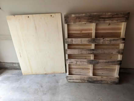 Photo of free Single Pallet (1533 Templeton Pl) #1