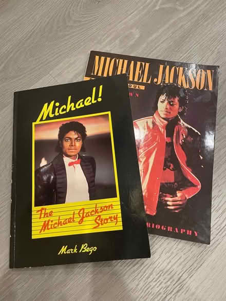 Photo of free Michael Jackson books (SS13) #1