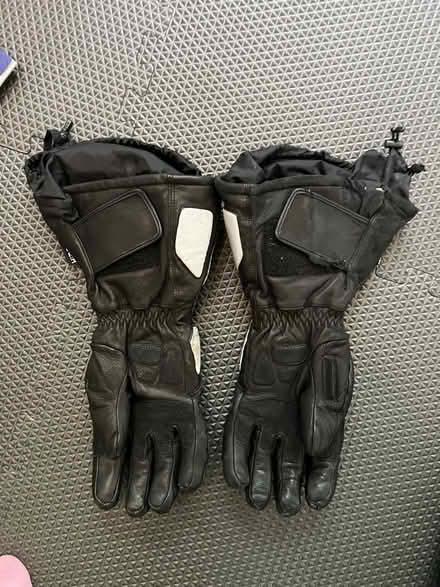 Photo of free Women’s XS motorcycle gloves (Beulah rd and Druid hill rd NE) #2