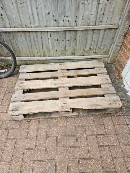 Photo of free Palet (Hitchin SG4) #1