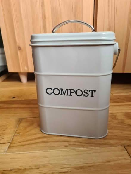 Photo of free Compost caddy (Tranmere CH42) #1