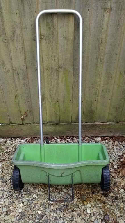 Photo of free Seed/fertiliser spreader broadcaster (Dean Court OX2) #1