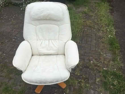 Photo of free Chair, swivel and recline (TA1) #1