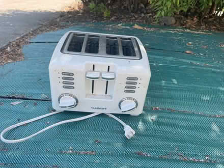 Photo of free cuisinart 4 slice toaster (midtown Palo Alto) #1