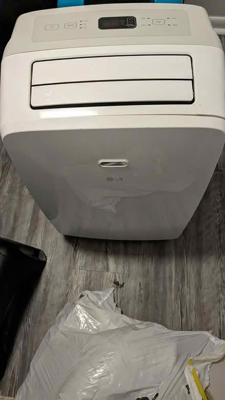 Photo of free Portable air conditioner (Cross Oaks apartments in FWB) #2