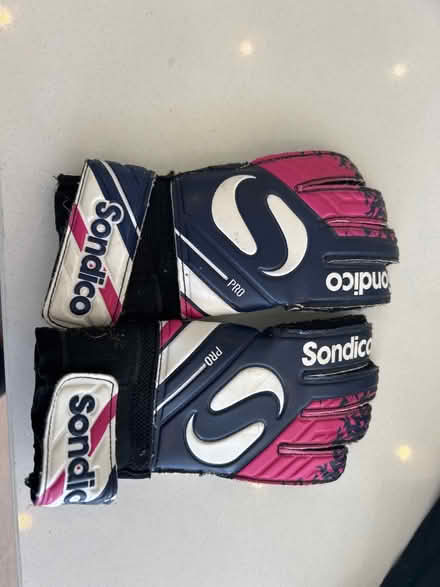 Photo of free Size 4 kids goalie gloves (BN1 (off Dyke Road)) #1