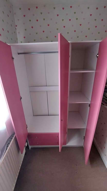 Photo of free white and pink wardrobe (HD4) #1