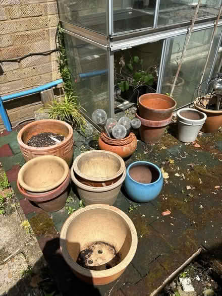 Photo of free Pots various sizes (HP12) #1