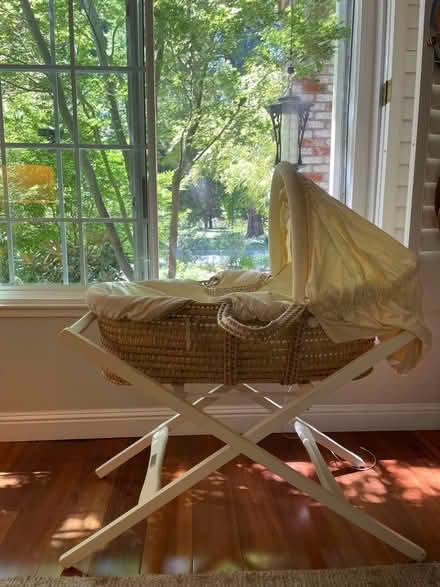 Photo of free Bassinet Moses basket (Woodside Plaza - Redwood City) #1