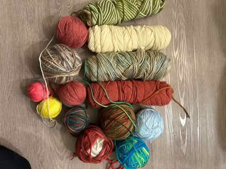 Photo of free small bag of yarn (University City)