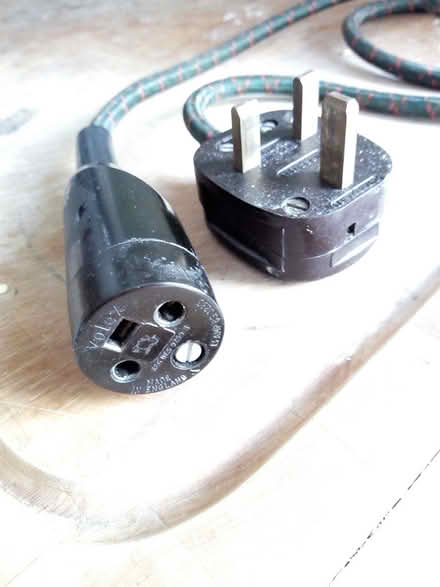 Photo of Old type of electric kettle lead (Highbury N5) #1
