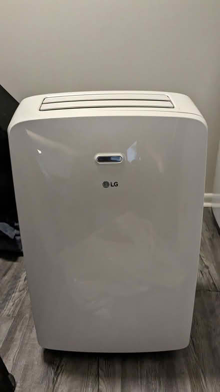 Photo of free Portable air conditioner (Cross Oaks apartments in FWB) #1