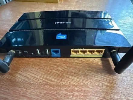 Photo of free TP-Link ‘Sam Knows’ router (Hanworth RG12) #2