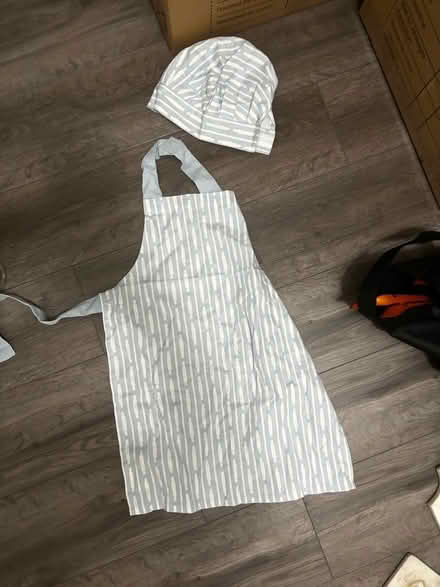 Photo of free Child’s apron and chef hat set (Herndon/Elden Street) #1