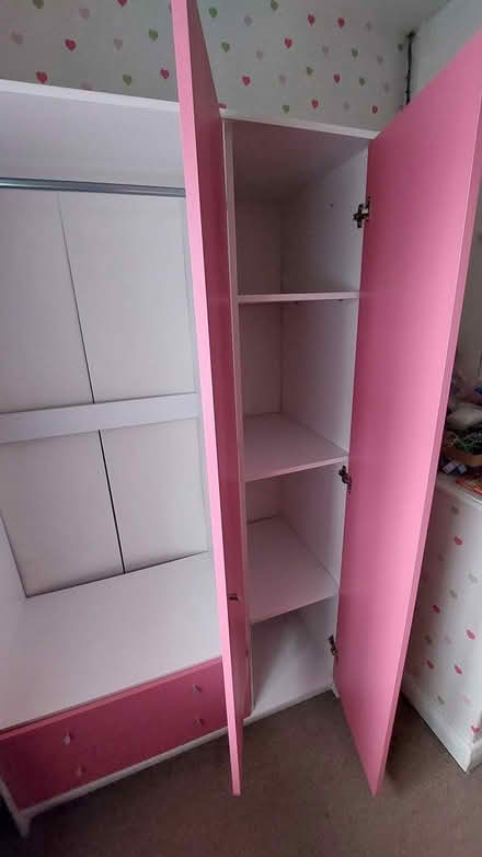 Photo of free white and pink wardrobe (HD4) #2