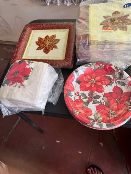 Photo of free Christmas Napkins and Paper Plates (Saranap) #1