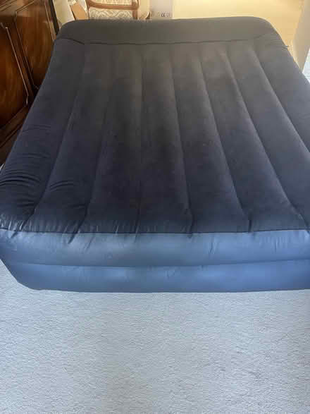 Photo of free Air Bed Queen Size Intex (Thurnby Leicester LE7) #1