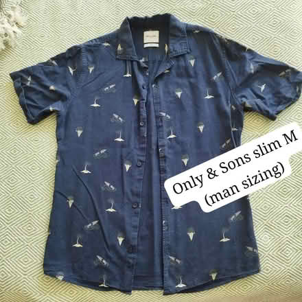 Photo of free Blue shirt slim M (man sizing) (Woodhill SE18) #1